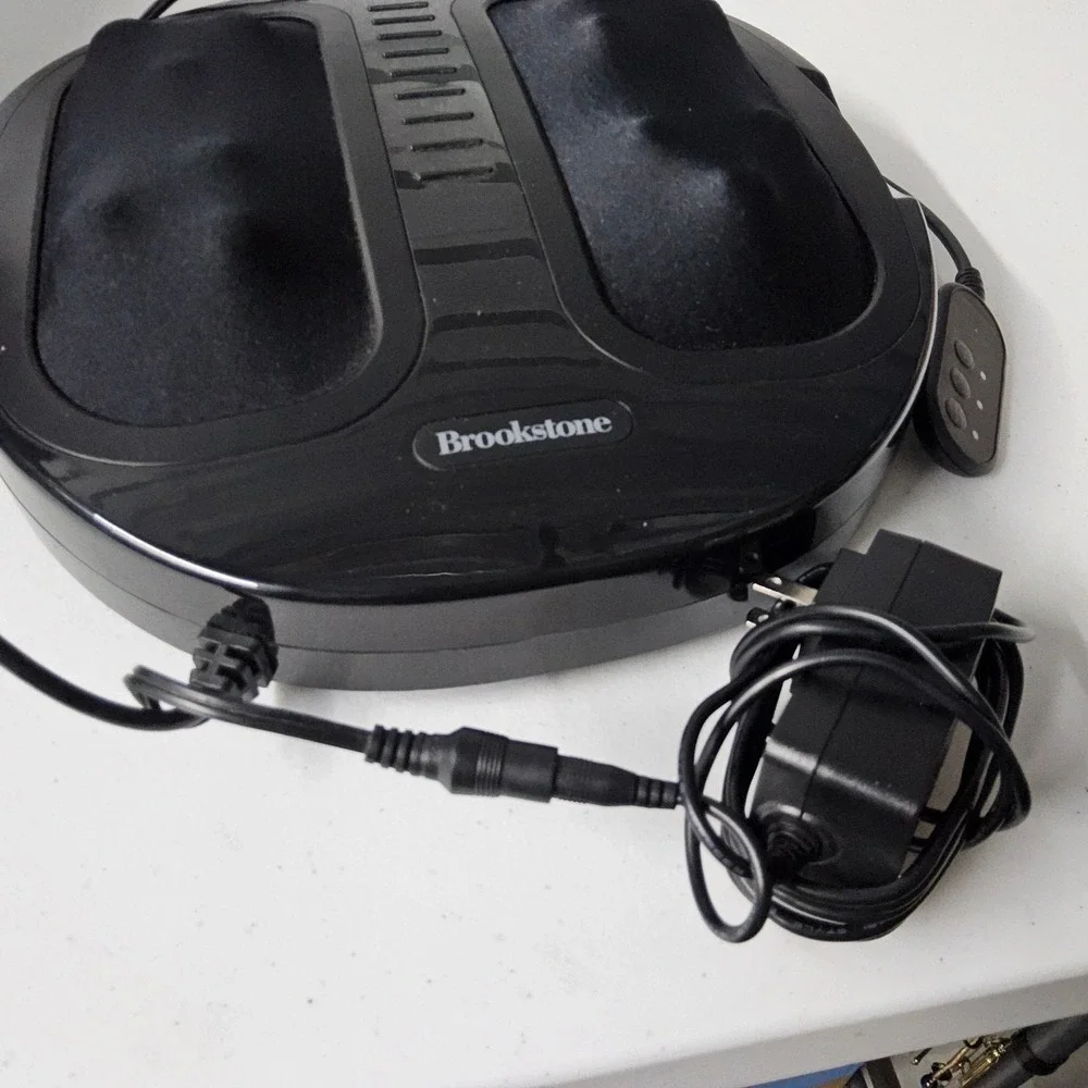 Brookstone Shiatsu Foot Massager and Warmer‎ with Heat Black Plush Cover 2-in-1